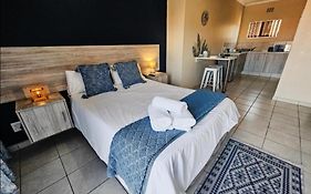 Sea Breeze Manor - Blue Unit